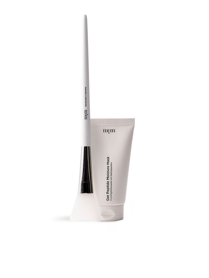 Beiger Masken Pinsel mit nkm Logo und Oat Peptide Moisture Mask