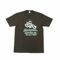 BR-25290 STANDARD TSURIAMI Crew Neck Print T-Shirt Thompson MOTOR OIL - BLACK