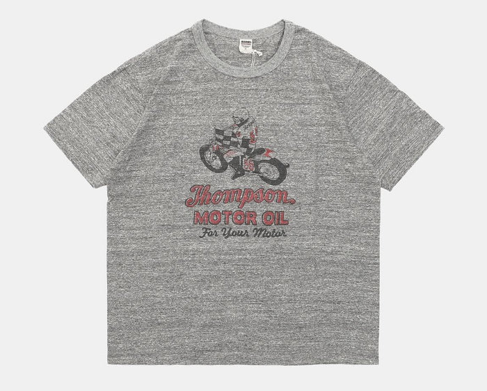 BR-25290 STANDARD TSURIAMI Crew Neck Print T-Shirt Thompson MOTOR OIL - GRAY