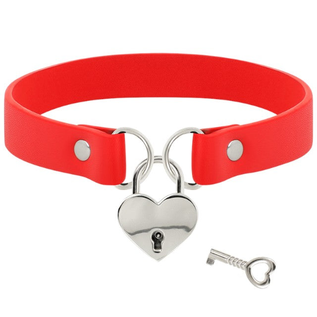 Choker COQUETTE Hand Crafted Choker, din piele vegană, accesoriu cu inimă, culoare roșu cu argintiu, 40 cm