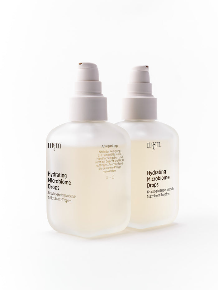 Zwei Hydrating Microbiome Drops nebeneinander