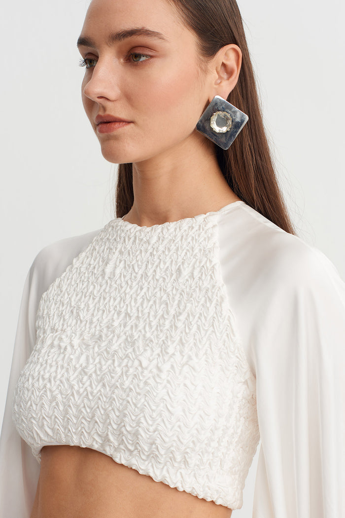 Kırık Beyaz Pelerin Kollu Saten Crop Bluz-Y261011102
