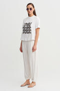 Kırık Beyaz Taş İşlemeli Aplike Detaylı T-shirt-Y261011088