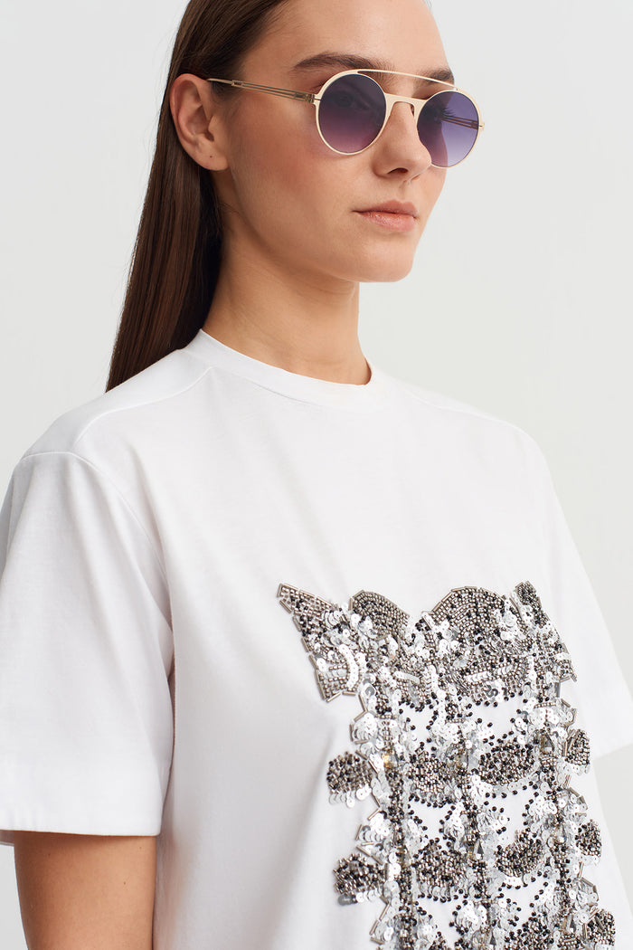 Kırık Beyaz Taş İşlemeli Aplike Detaylı T-shirt-Y261011088