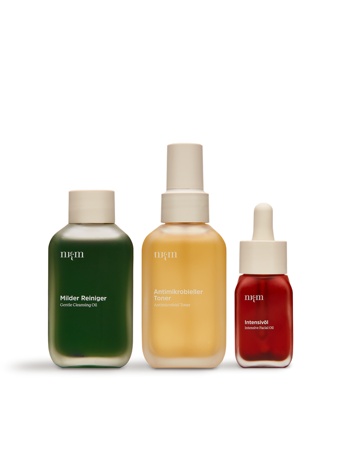 Angeordnete Produkte von nkm: Milder Reiniger, Antimikrobieller Toner und Intensivöl