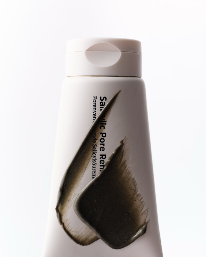 Salicylic Pore Refining Mask von nkm mit Konsistenz auf der Flasche