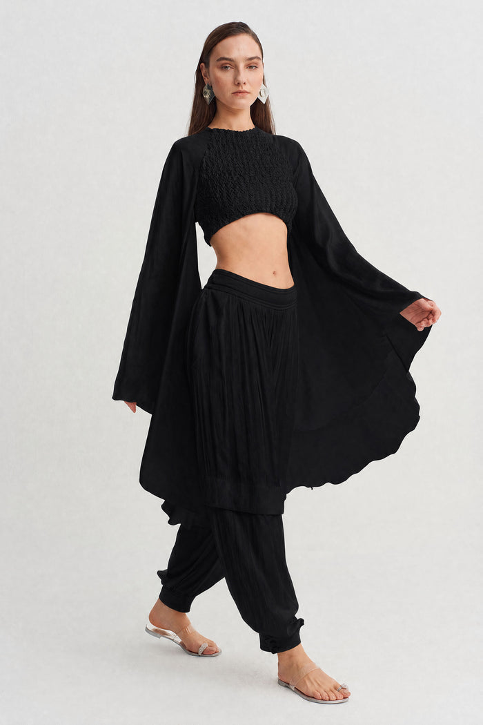Siyah Pelerin Kollu Saten Crop Bluz-Y261011102