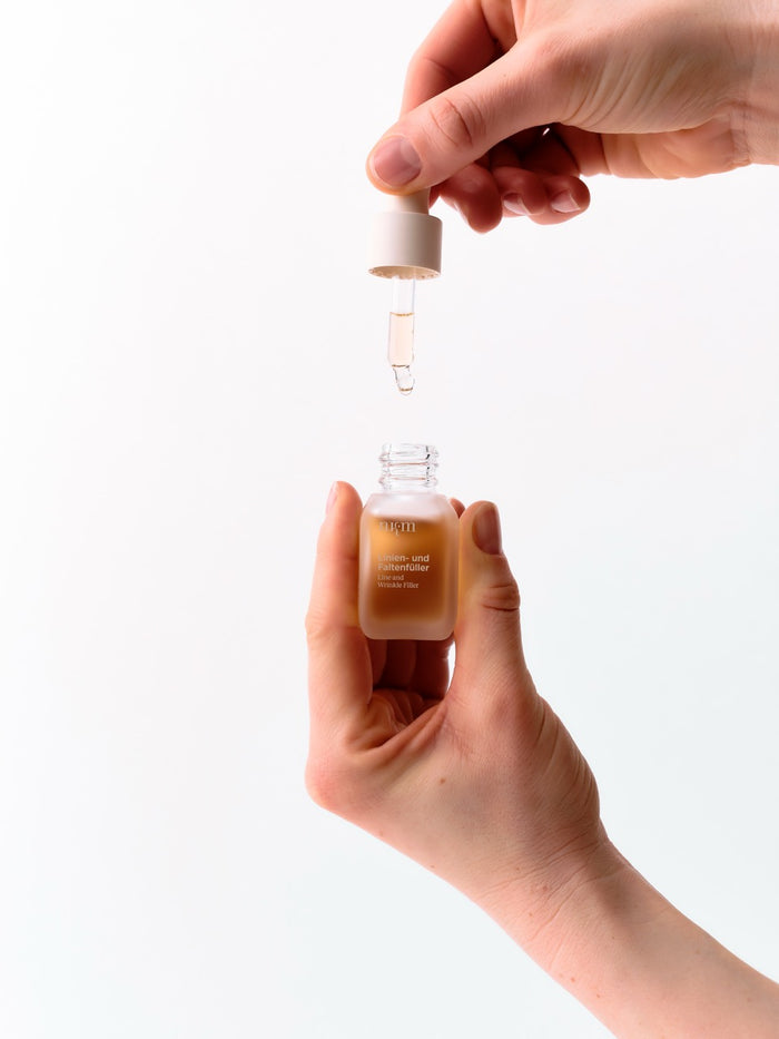 Linien und Faltenfüller von nkm mit Pipette