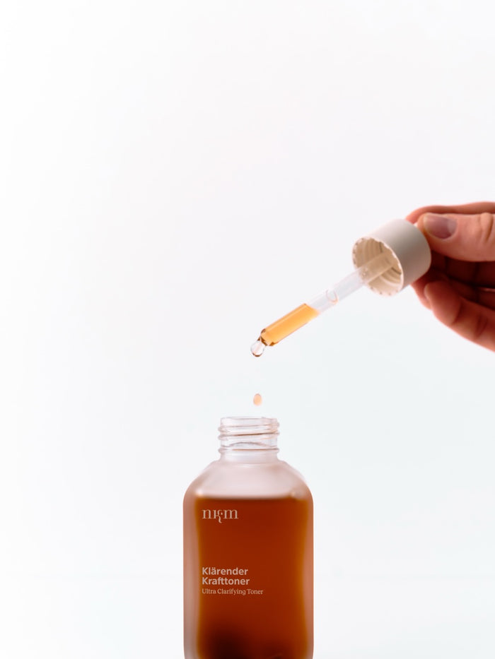 Klärender Krafttoner von nkm mit Pipette
